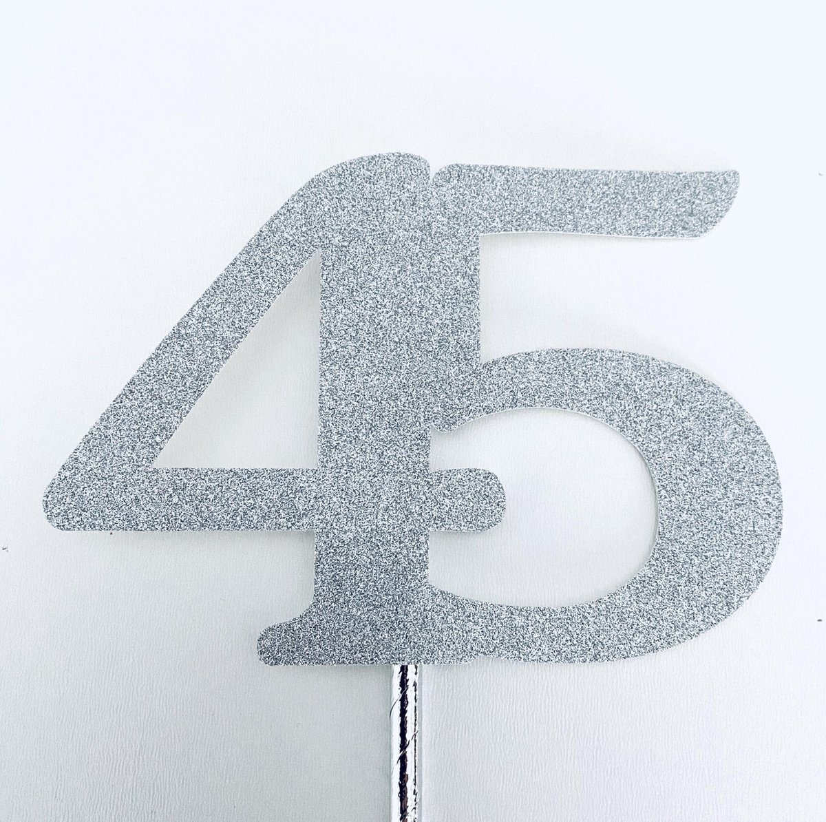 Taarttopper| Cake topper | Taartversiering| Verjaardag| Cijfers | 45 | Zilver glitter|14 cm| karton